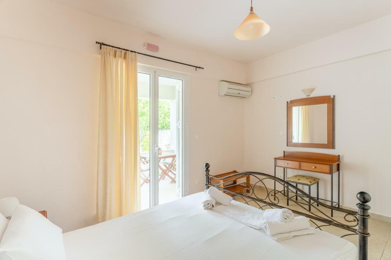 Hotel Aphrodite Stoupa Bagian luar foto