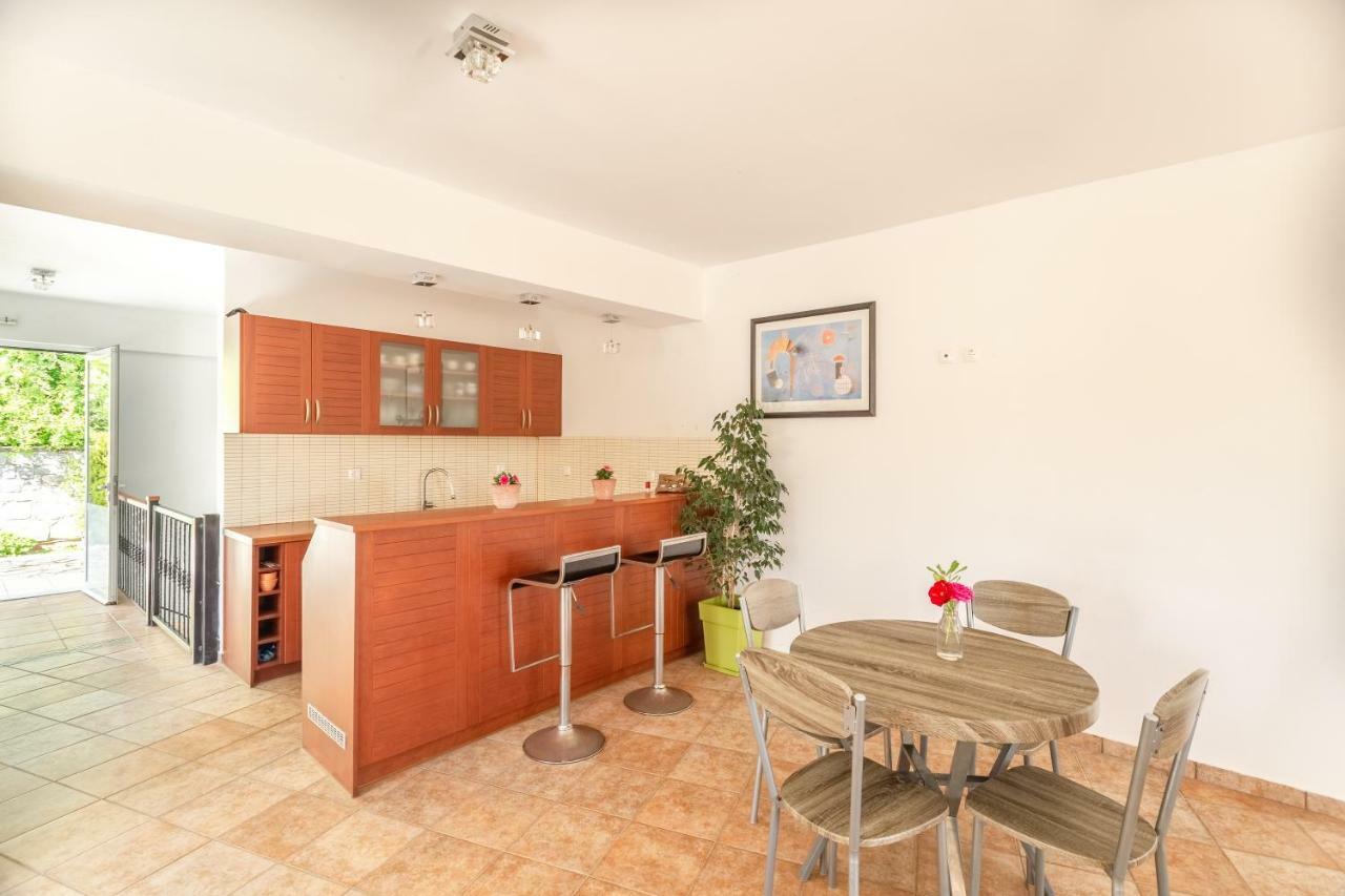 Hotel Aphrodite Stoupa Bagian luar foto