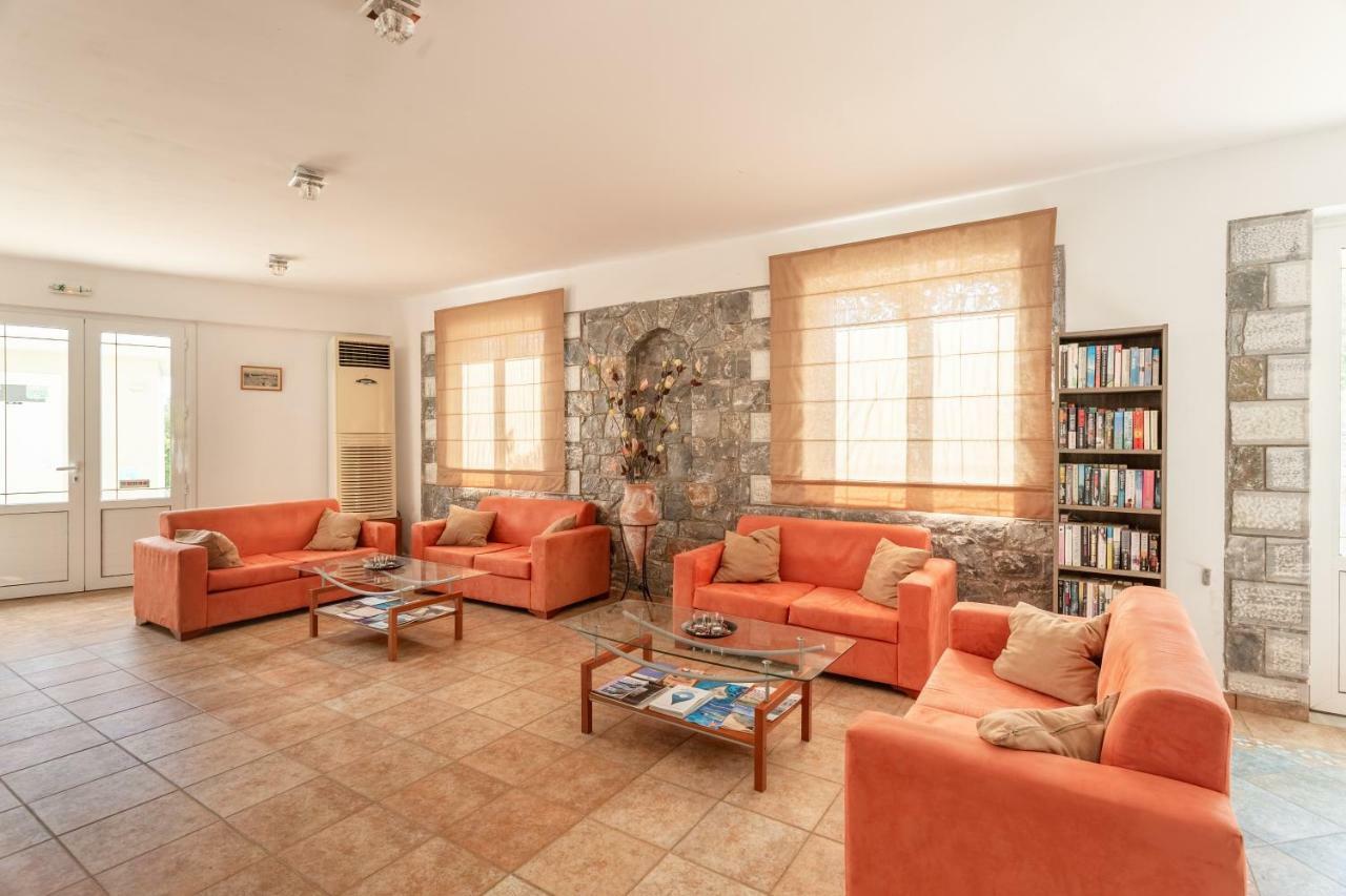 Hotel Aphrodite Stoupa Bagian luar foto