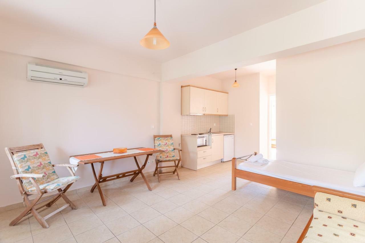 Hotel Aphrodite Stoupa Bagian luar foto